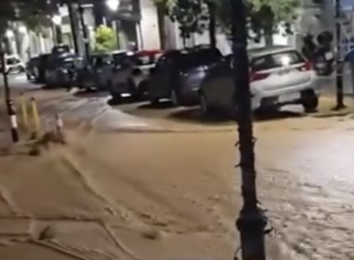 Σαρώνει η κακοκαιρία «Byron»: Ποιες περιοχές αντιμετωπίζουν μεγάλο πρόβλημα